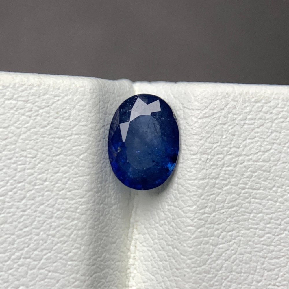 Blue Sapphire oval cut loose gemstone