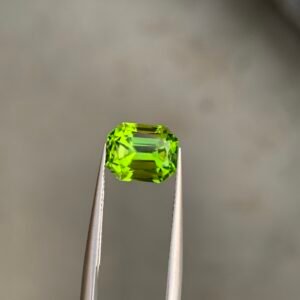 Peridot Emerald Cut — Magnificent 4.3 Ct Loose Olivine (Forsterite)