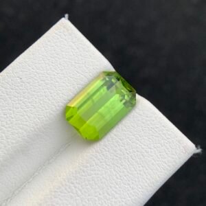 Peridot Emerald Cut — Brilliant 4.6 Ct Loose Olivine (Forsterite)