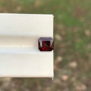Red Rhodolite Garnet Radiant Cut — Dazzling 2.7 Ct Loose Rhodolite (Garnet Group)