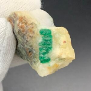 Raw Emerald Specimen 39.5 g — Natural Beryl Crystal from Swat, Pakistan