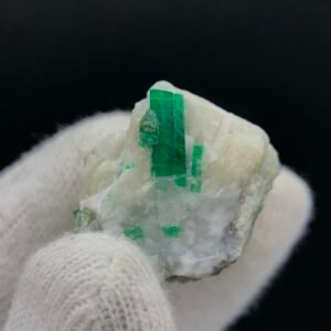 Raw Emerald Specimen 21.45 g — Natural Beryl Crystal from Swat, Pakistan