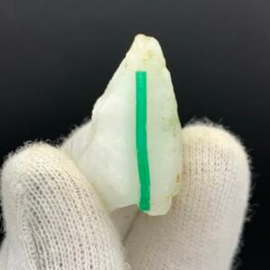 Raw Emerald Specimen 199.1 g — Natural Beryl Crystal from Swat, Pakistan